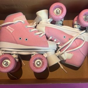 Pacer scout ZTX kids roller skates worn only 1 circle around the rink !